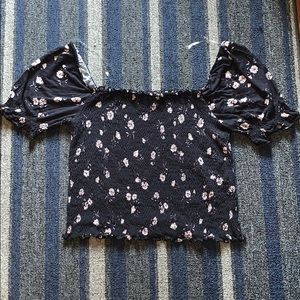 Black floral Ruched Top 🌸